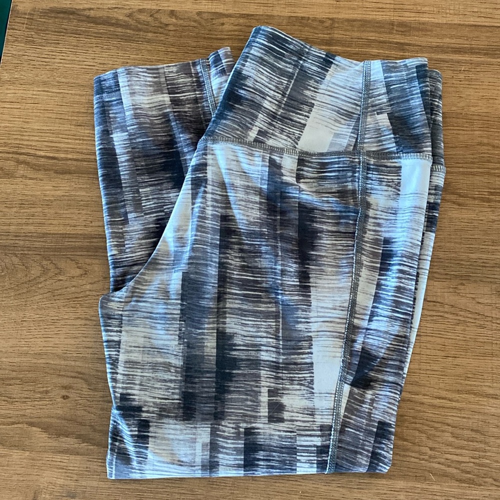 Nike Dry Fit workout pants - 3/4 length - size Small